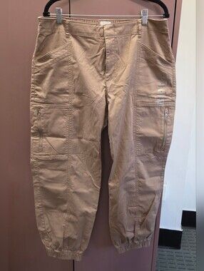 GAP Factory Mid Rise Downtown Khaki Cargo Joggers Size L NWT